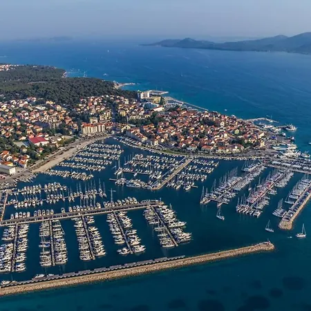 In With Terrace, Air Conditioning, Wi-fi 4801-1 * Biograd Na Moru